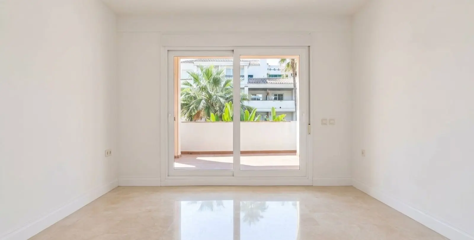 Venta de apartamento en planta baja en Marbella 13