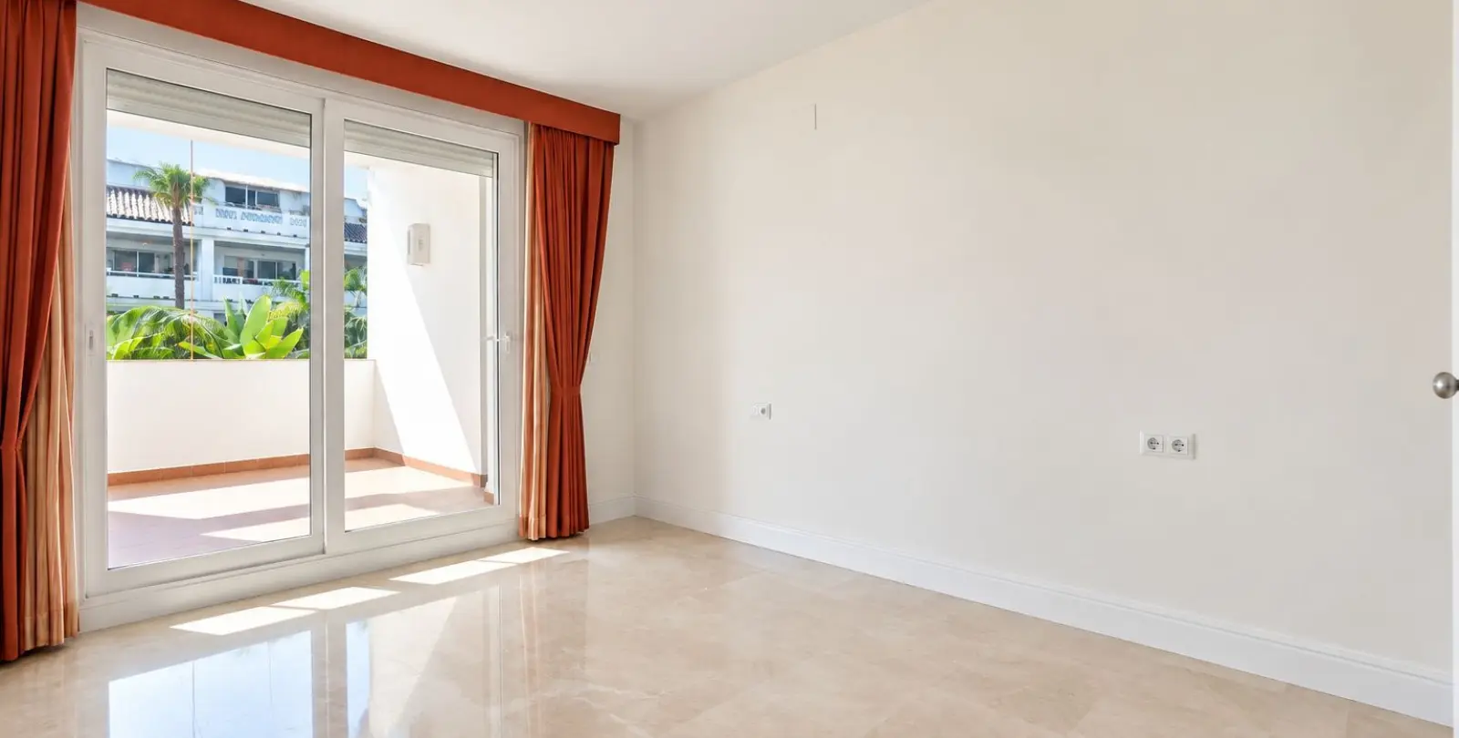 Venta de apartamento en planta baja en Marbella 16