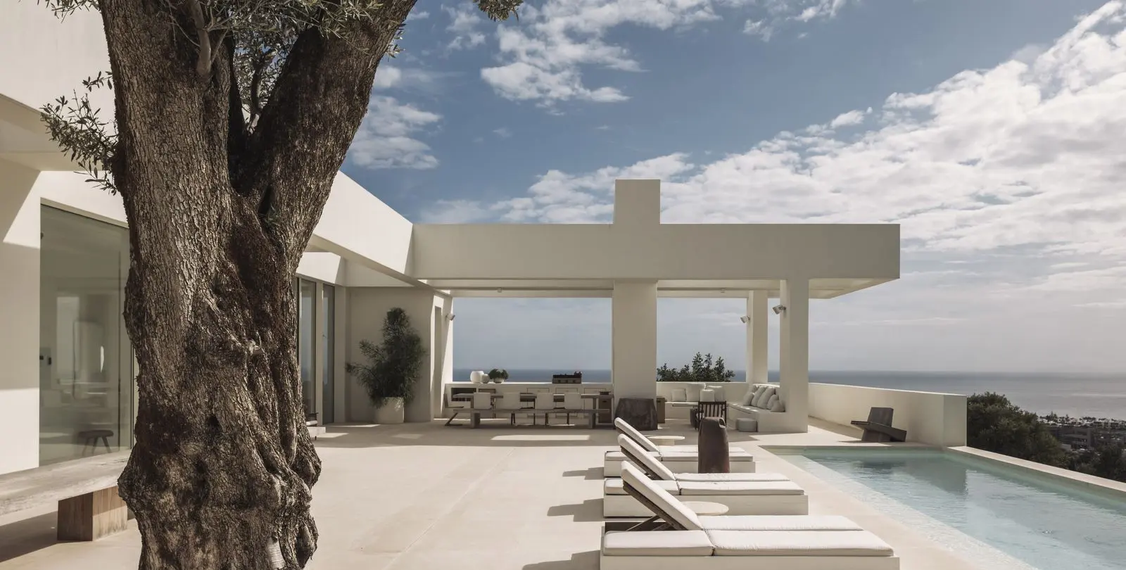 Venta de villa independiente en Altos de los Monteros 1