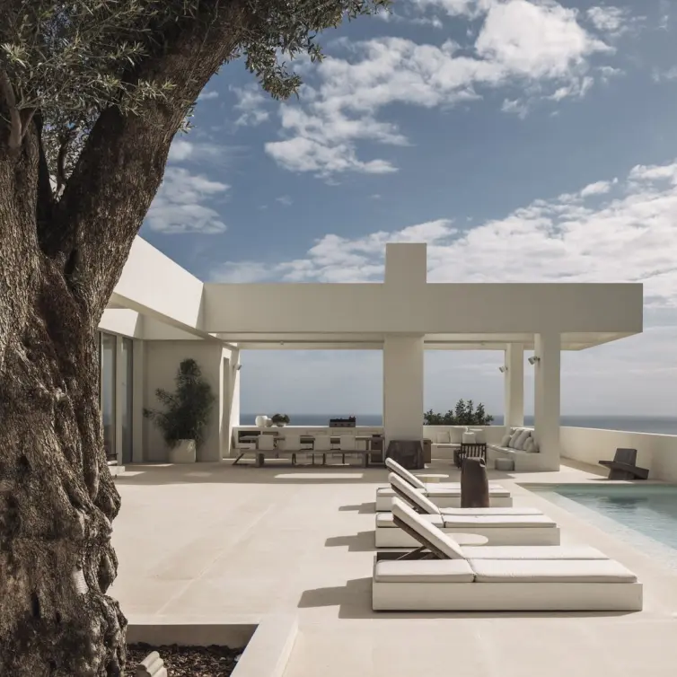 Venta de villa independiente en Altos de los Monteros