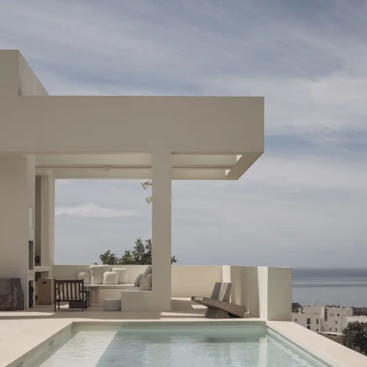 Venta de villa independiente en Altos de los Monteros