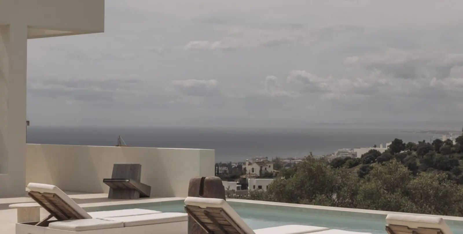 Venta de villa independiente en Altos de los Monteros 13
