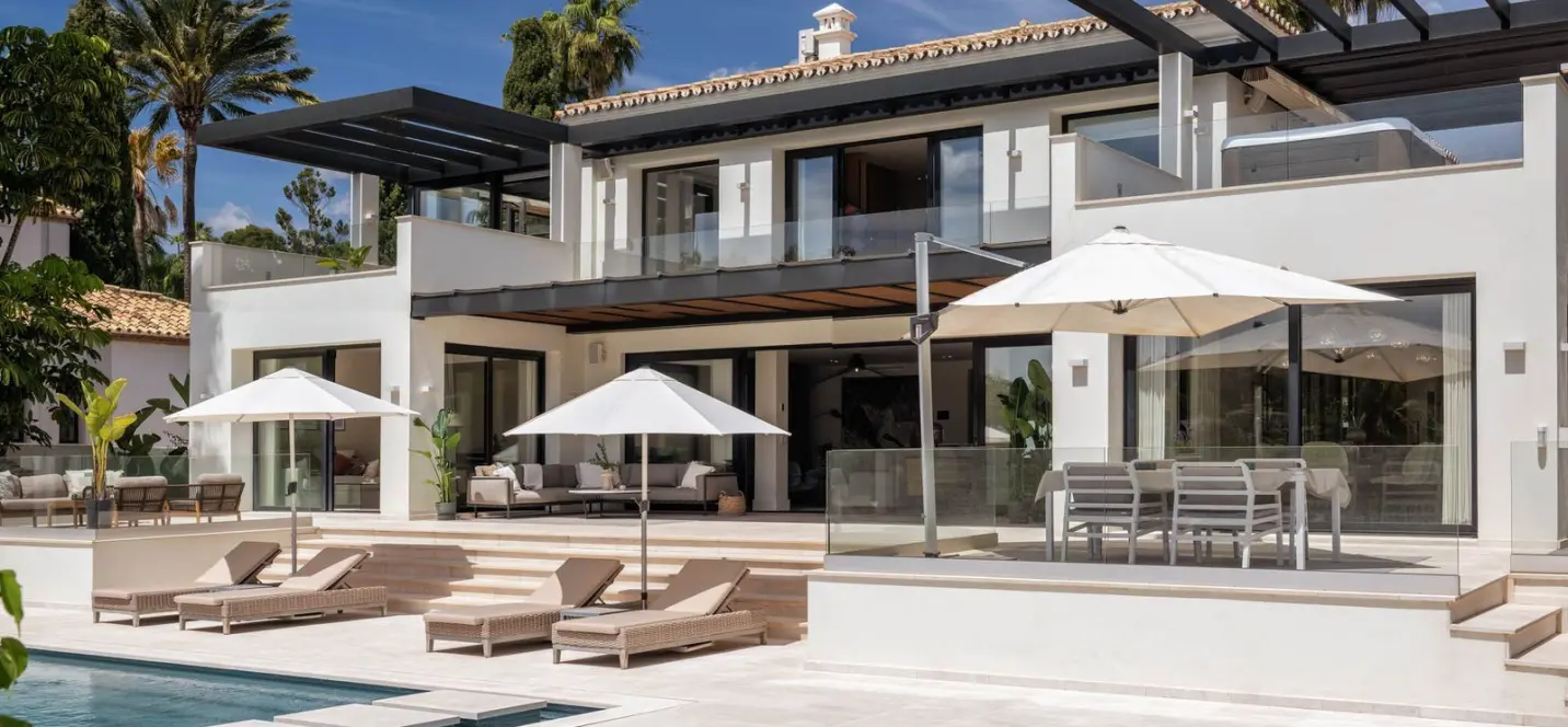 Venta de villa independiente en Nueva Andalucía 1