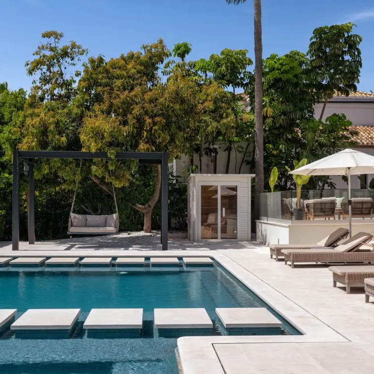 Venta de villa independiente en Nueva Andalucía