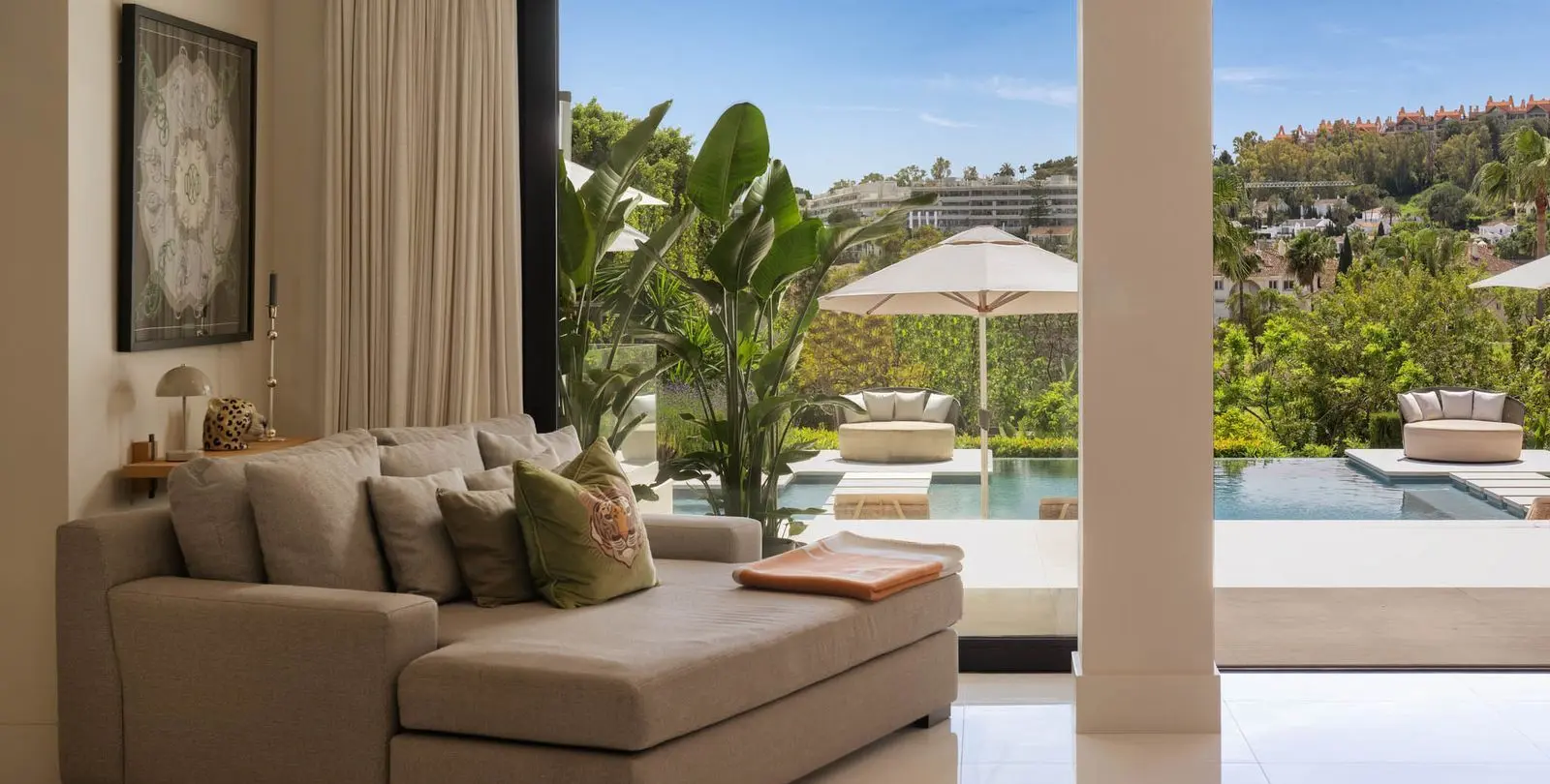 Venta de villa independiente en Nueva Andalucía 5