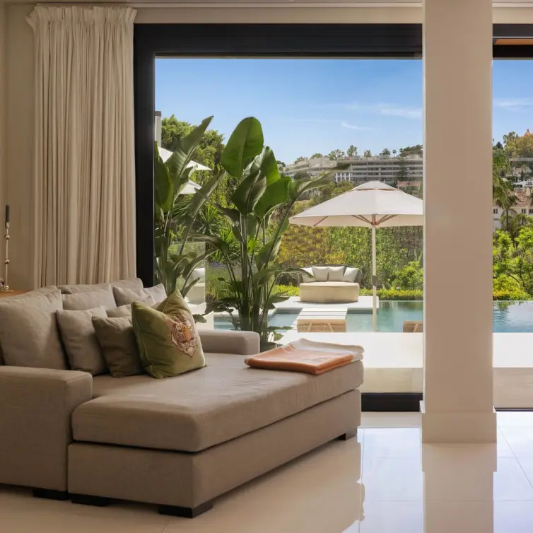 Venta de villa independiente en Nueva Andalucía