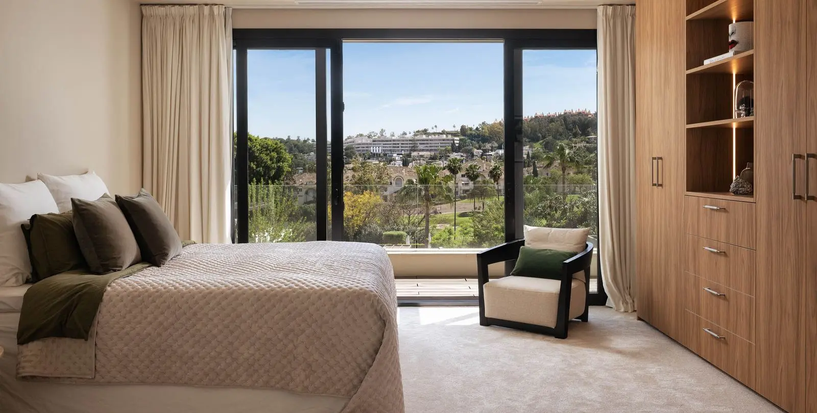 Venta de villa independiente en Nueva Andalucía 11