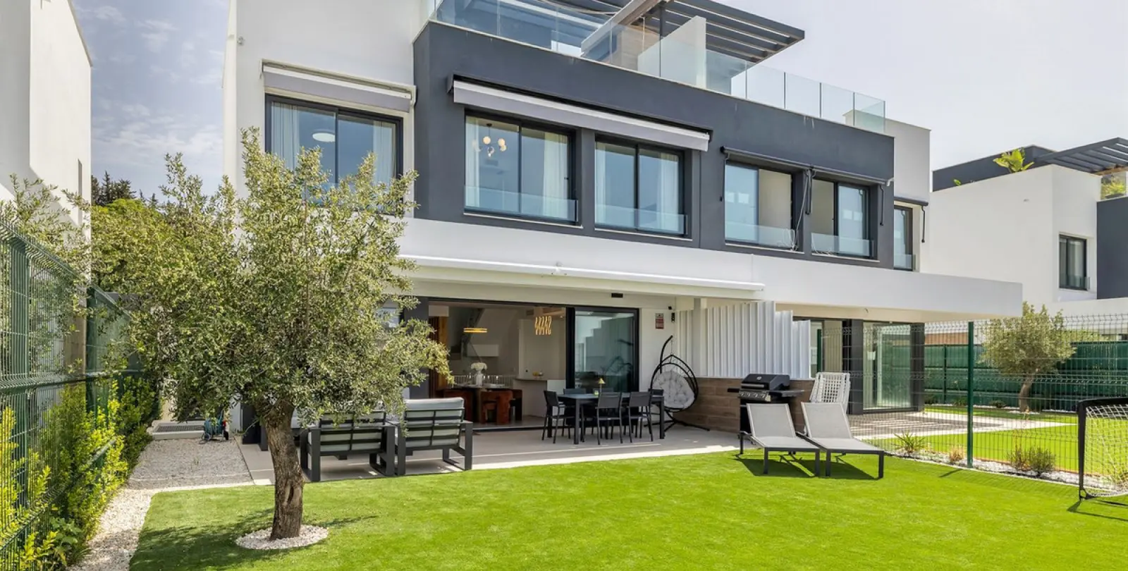 Long-term rent of townhouse in Estepona 1