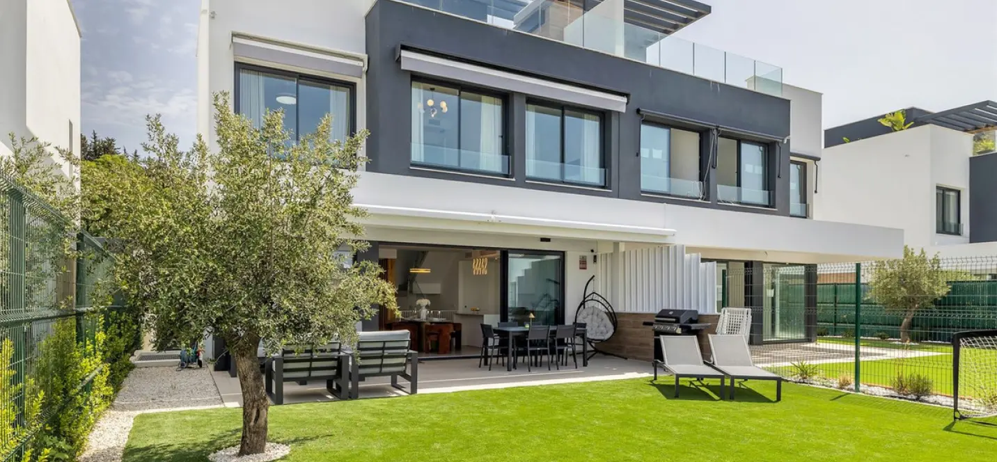 Long-term rent of townhouse in Estepona 0