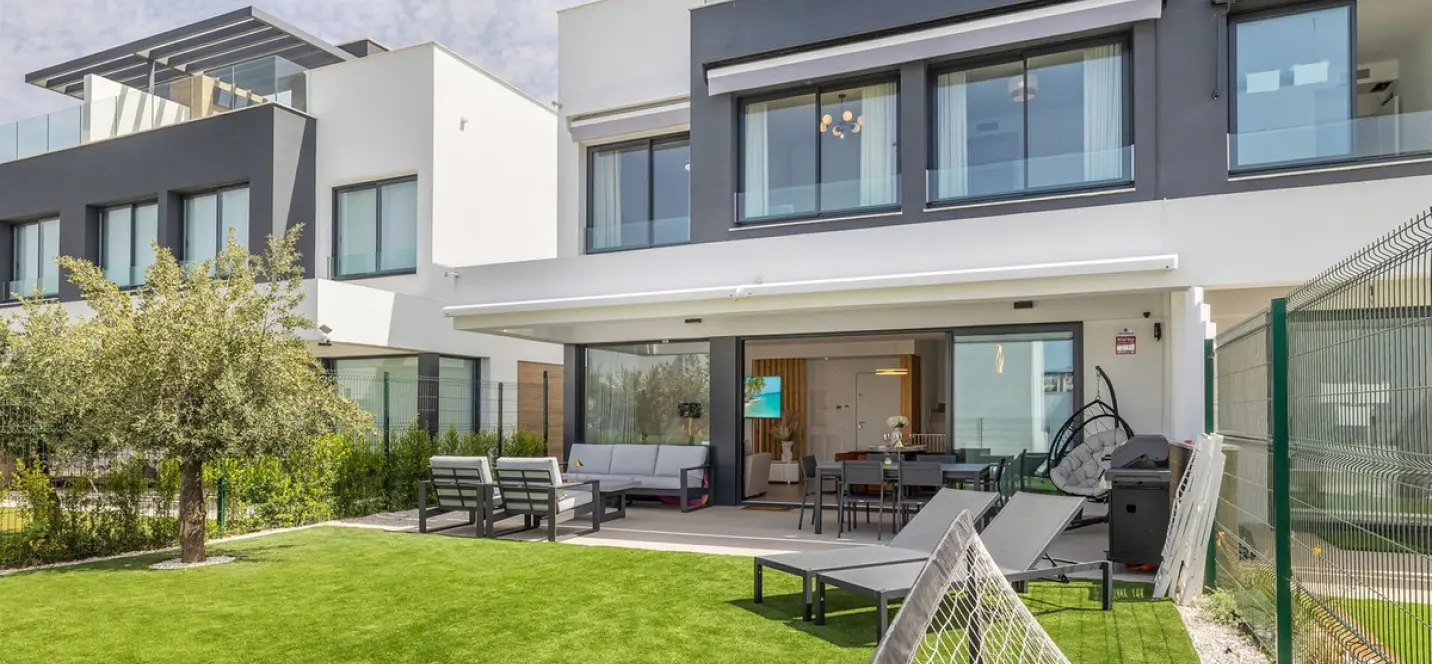 Long-term rent of townhouse in Estepona 2
