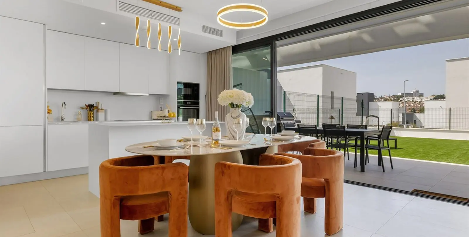 Long-term rent of townhouse in Estepona 15