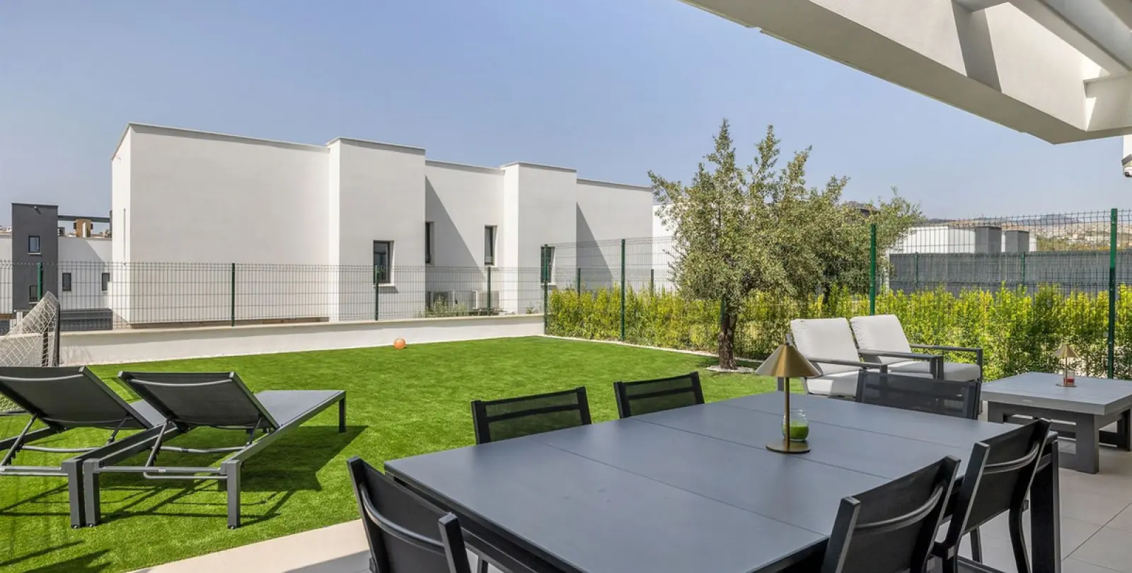 Long-term rent of townhouse in Estepona 23