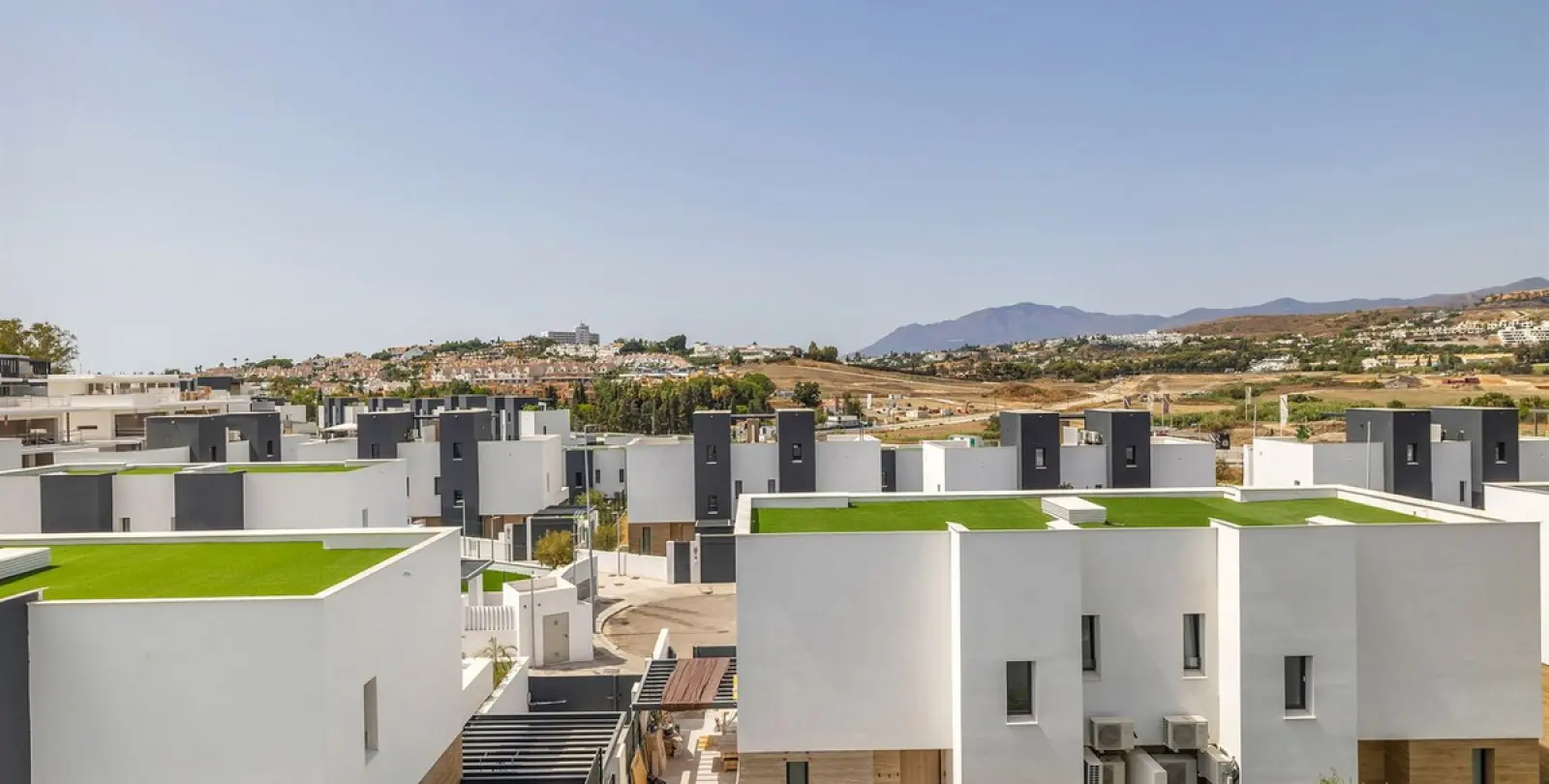 Long-term rent of townhouse in Estepona 58