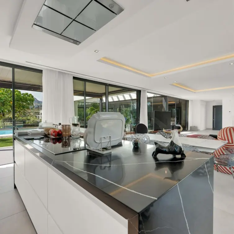 Long-term rent of detached villa in Benahavís