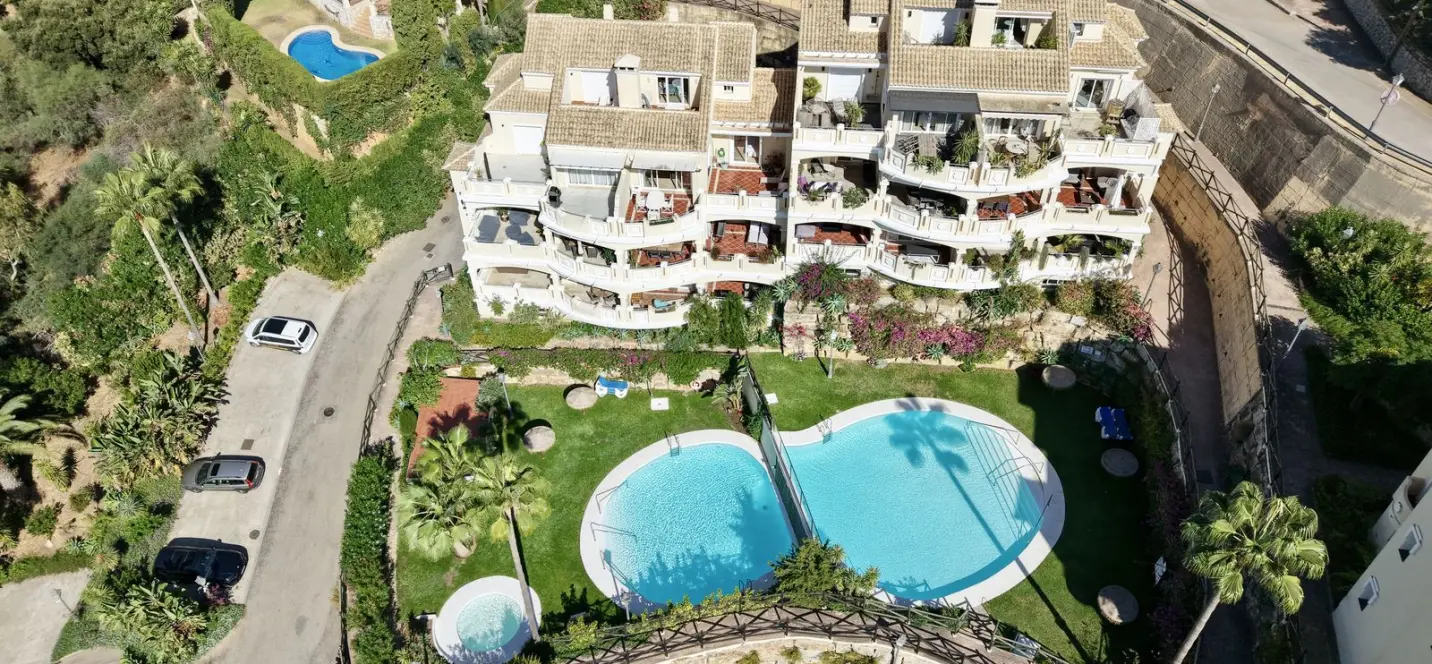 Venta de ático dúplex en Elviria 0