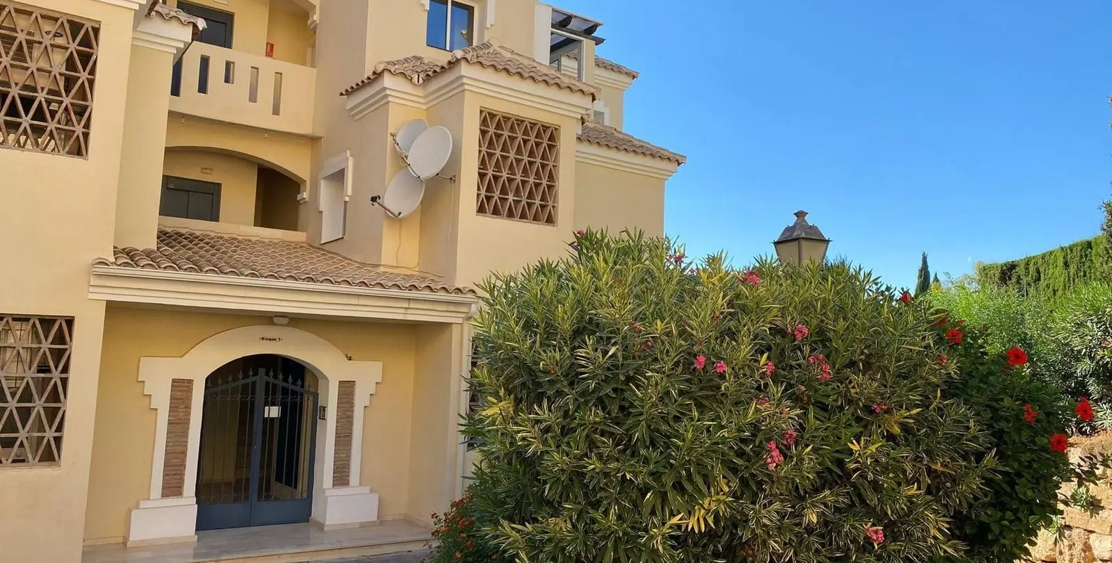 Venta de ático dúplex en Elviria 3