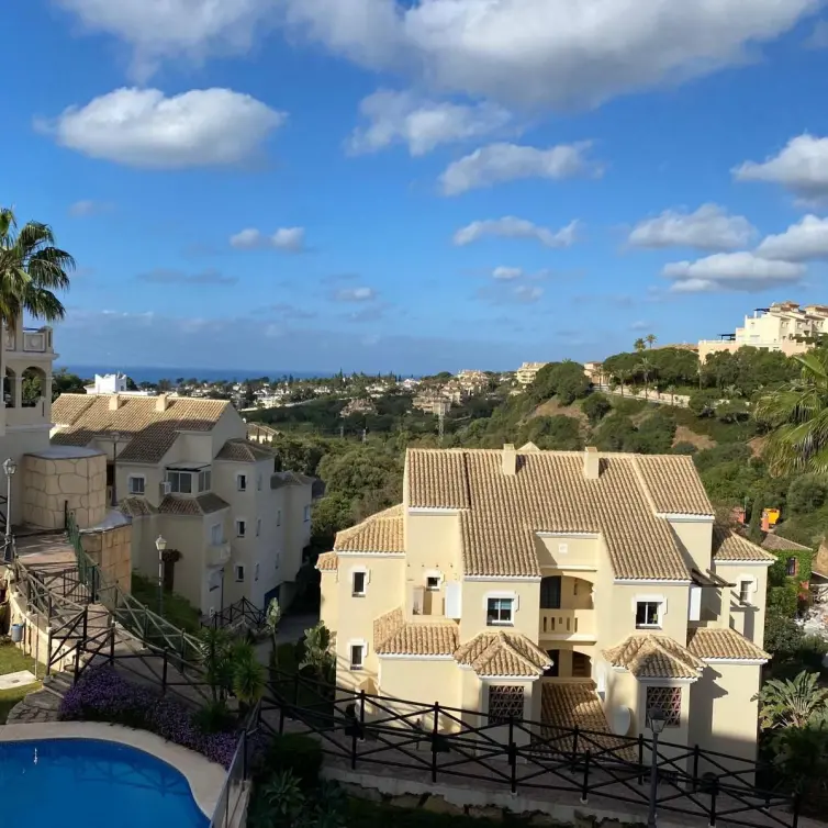 Venta de ático dúplex en Elviria
