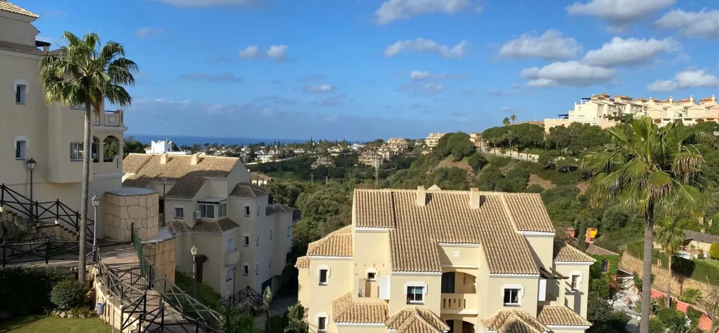Venta de ático dúplex en Elviria 3