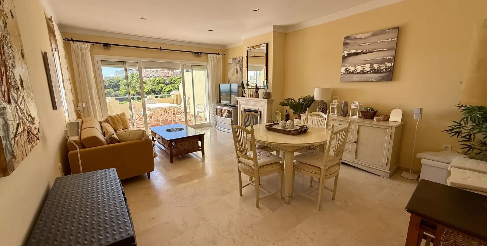 Venta de ático dúplex en Elviria 17