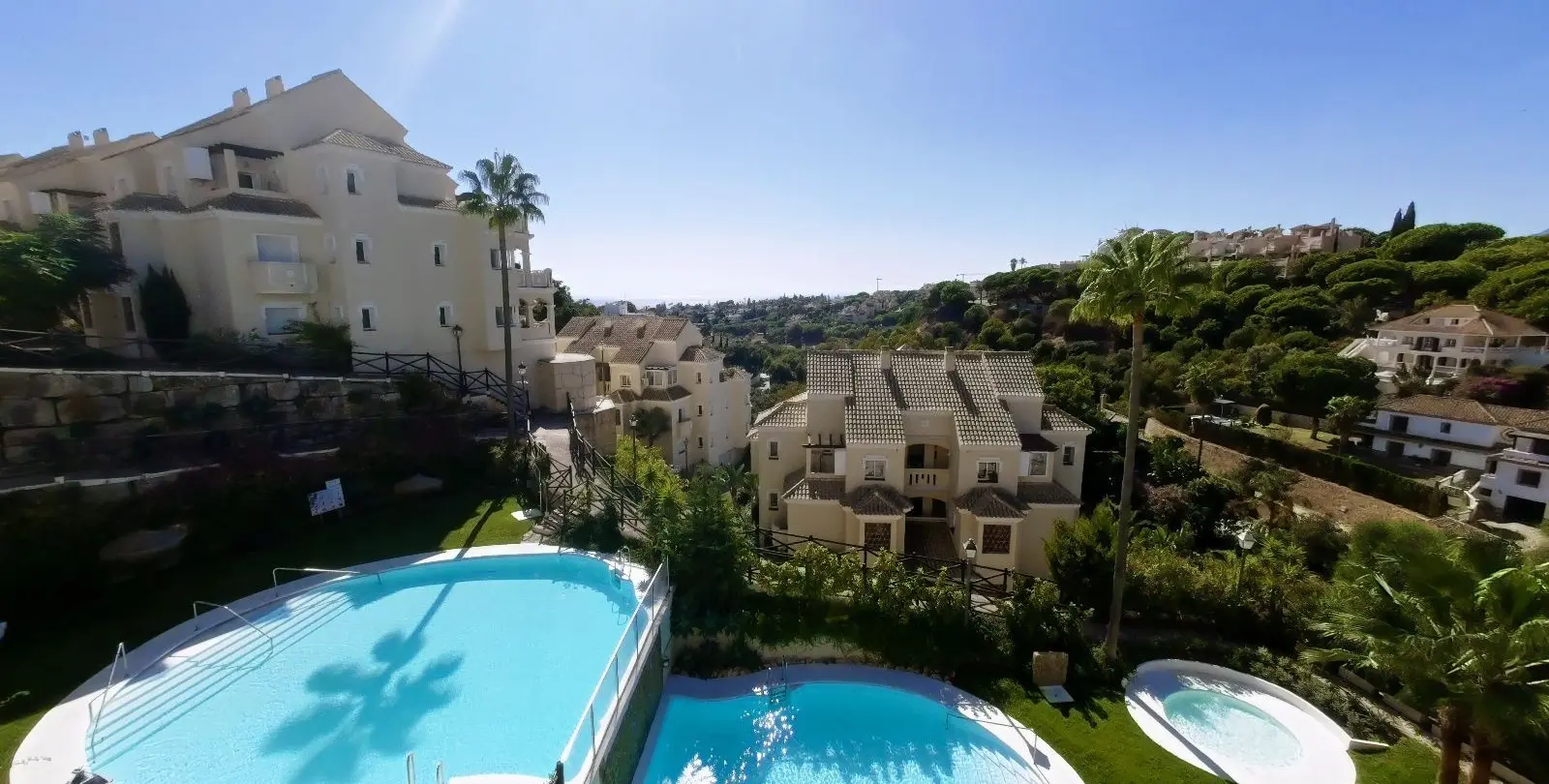 Venta de ático dúplex en Elviria 31