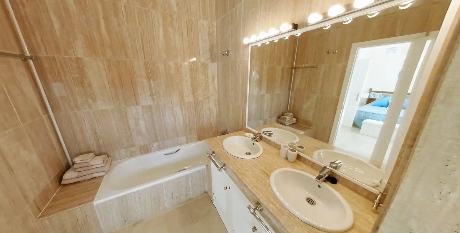 Venta de ático dúplex en Elviria 35