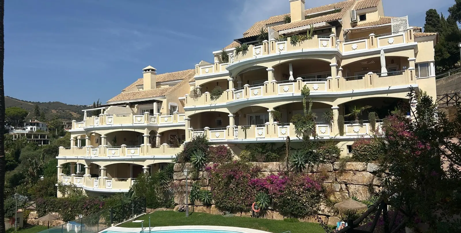 Venta de ático dúplex en Elviria 43