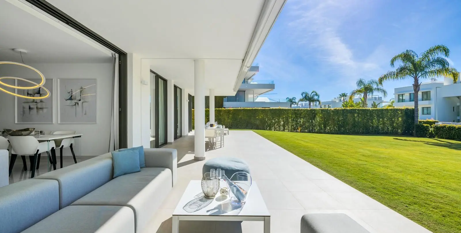 Venta de apartamento en planta baja en Estepona 2