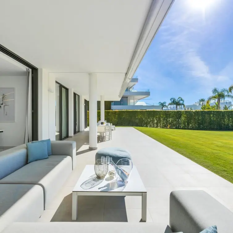 Sale of ground floor apartment in Estepona