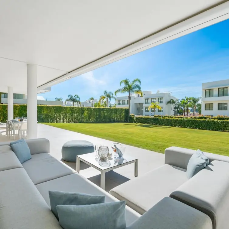 Sale of ground floor apartment in Estepona