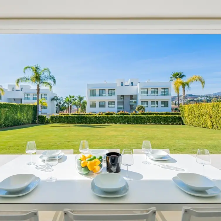 Sale of ground floor apartment in Estepona