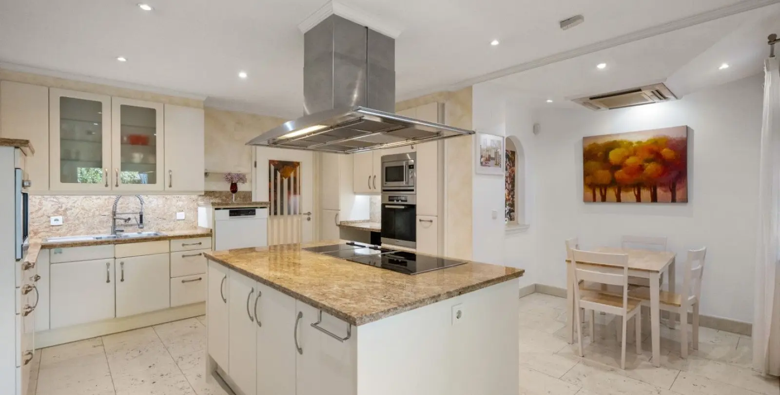Venta de villa independiente en El Rosario 6