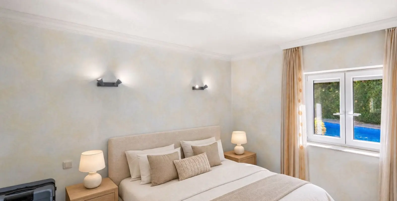 Venta de villa independiente en El Rosario 12