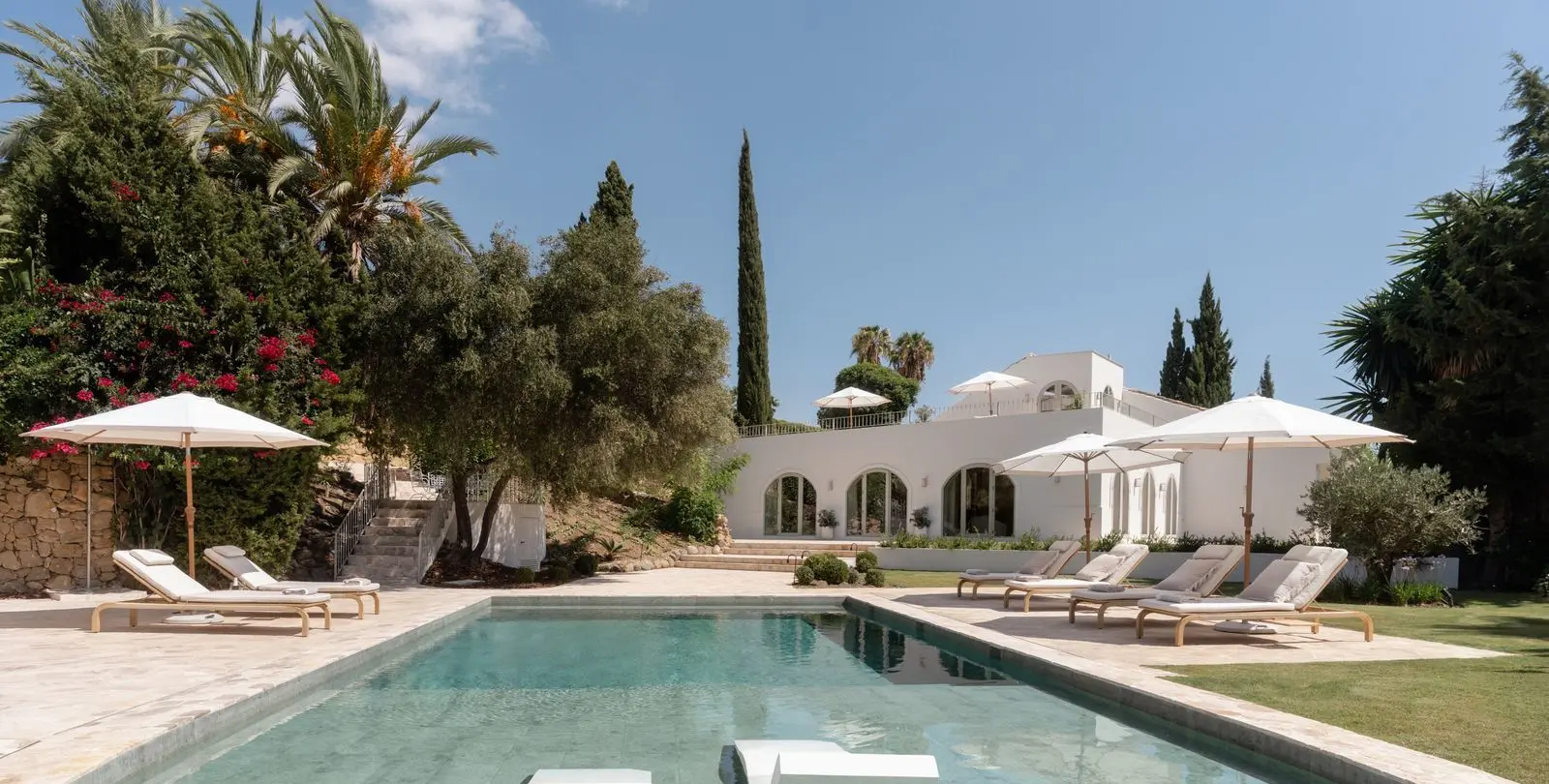 Sale of detached villa in Nueva Andalucía 1