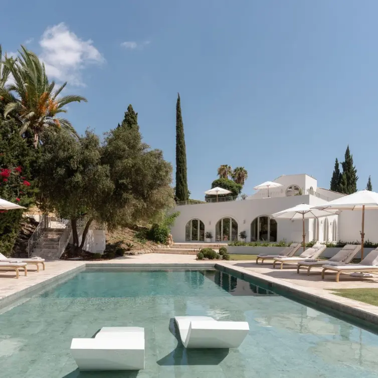 Sale of detached villa in Nueva Andalucía