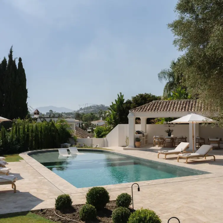 Sale of detached villa in Nueva Andalucía