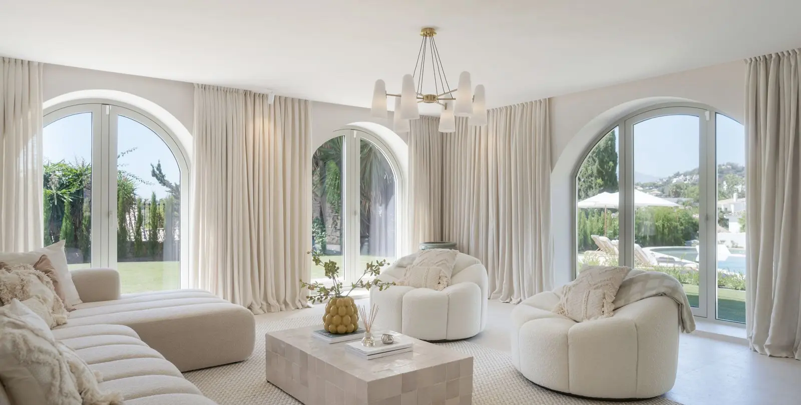 Sale of detached villa in Nueva Andalucía 15