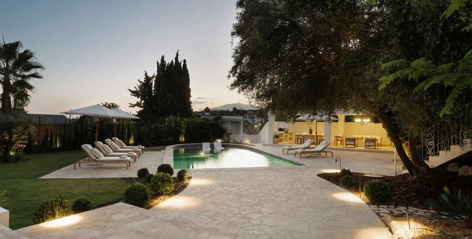 Sale of detached villa in Nueva Andalucía 40