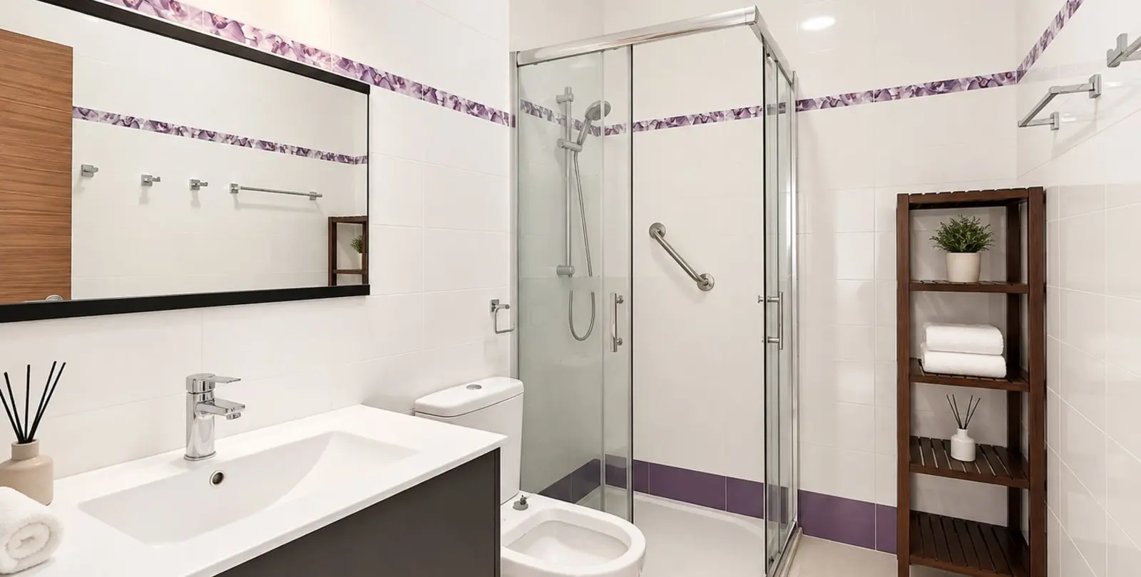 Sale of middle floor apartment in The Golden Mile 8