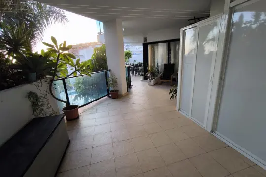 Image 4 thumb
