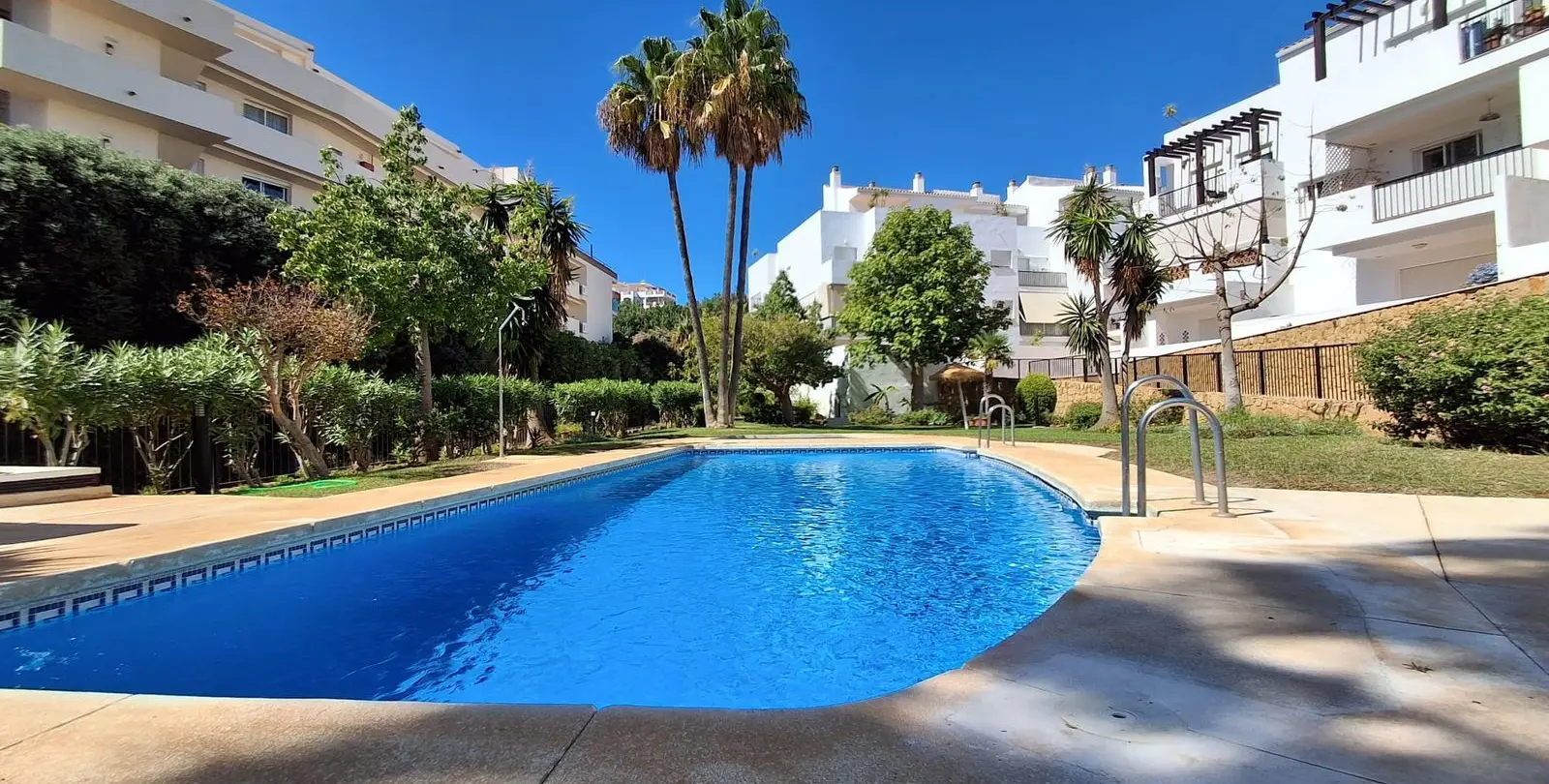 Venta de apartamento en planta baja en Miraflores 20