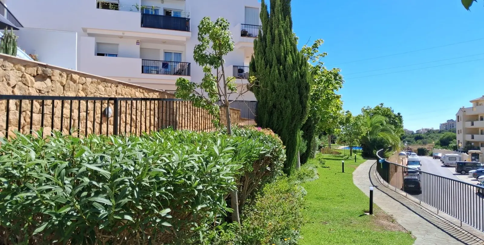 Venta de apartamento en planta baja en Miraflores 23
