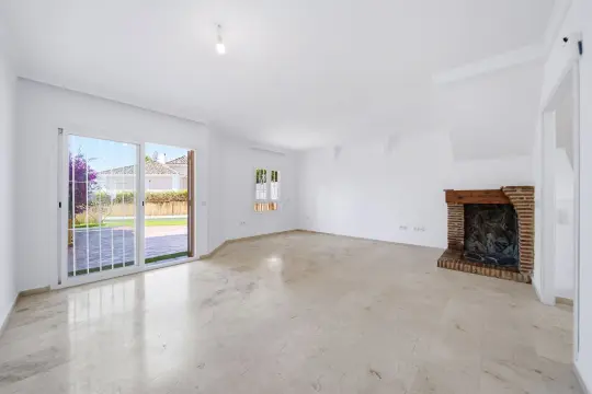 Image 6 thumb