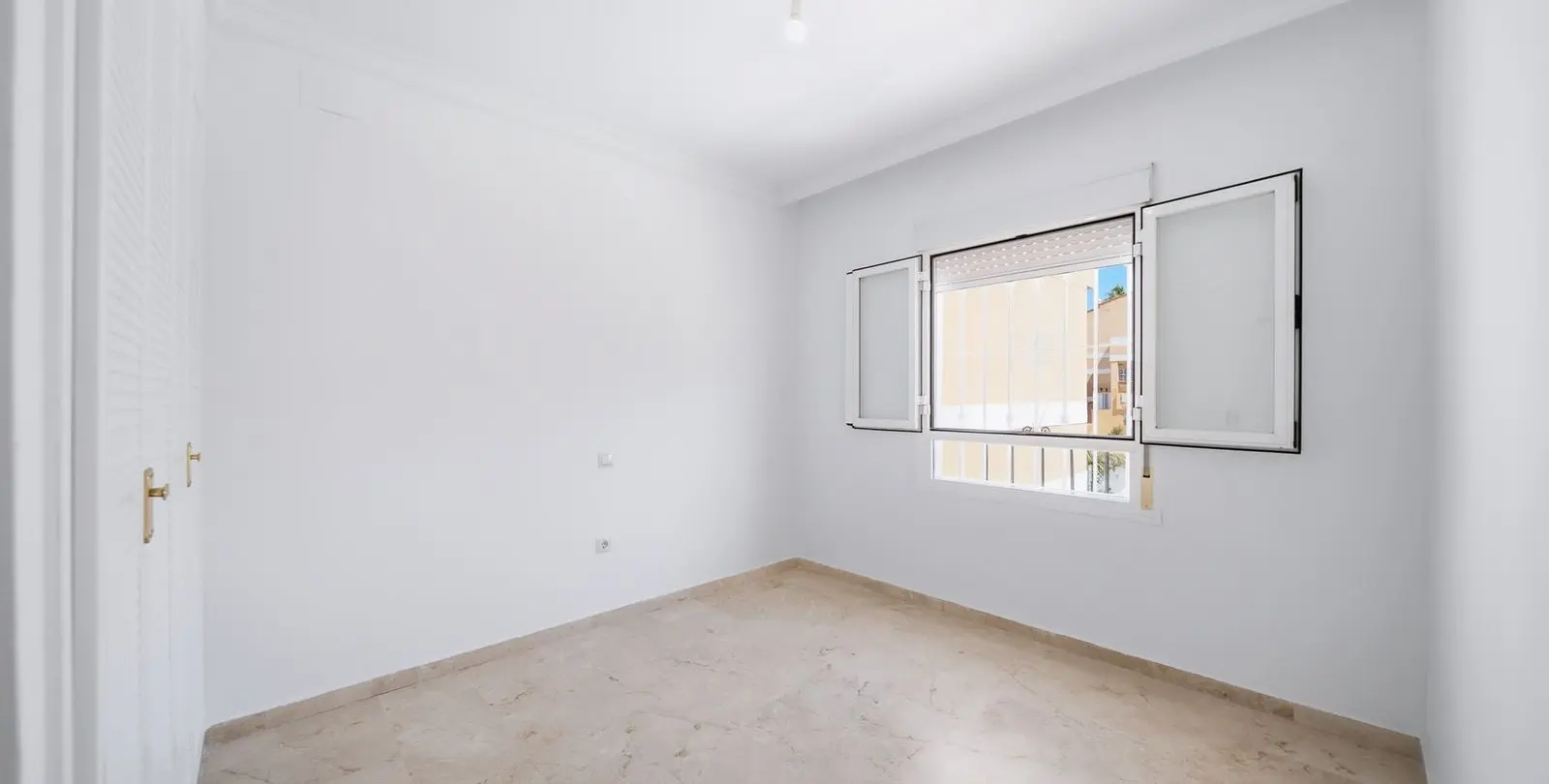 Venta de adosado en La Duquesa 22