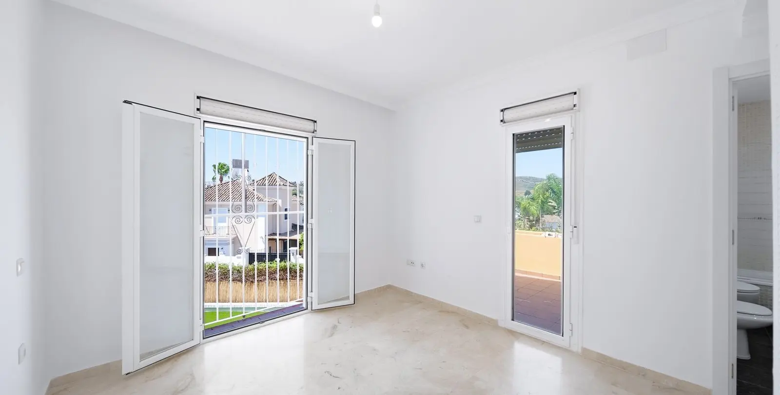 Venta de adosado en La Duquesa 24