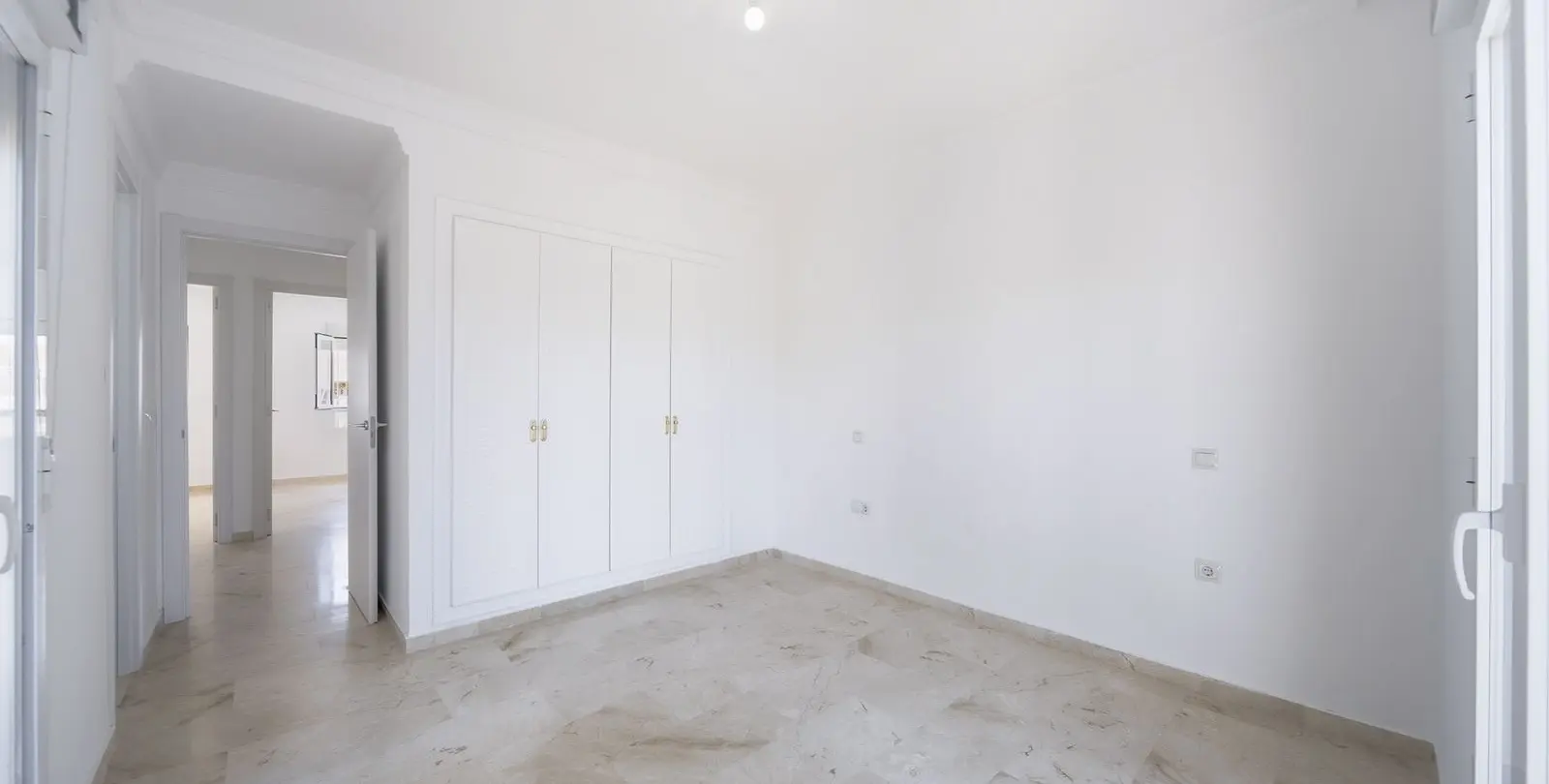 Venta de adosado en La Duquesa 26