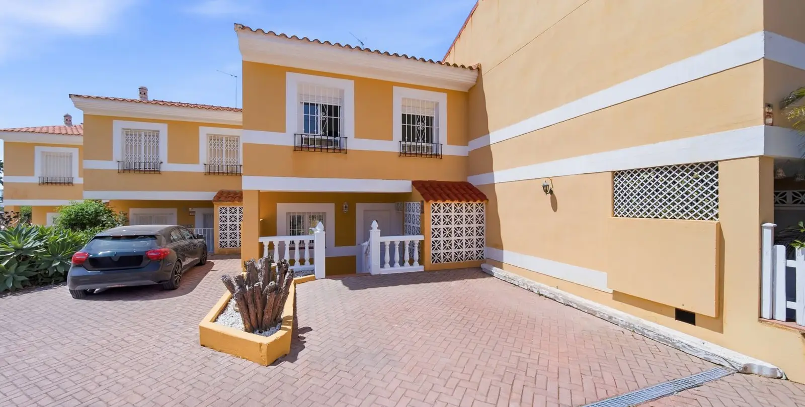 Venta de adosado en La Duquesa 35