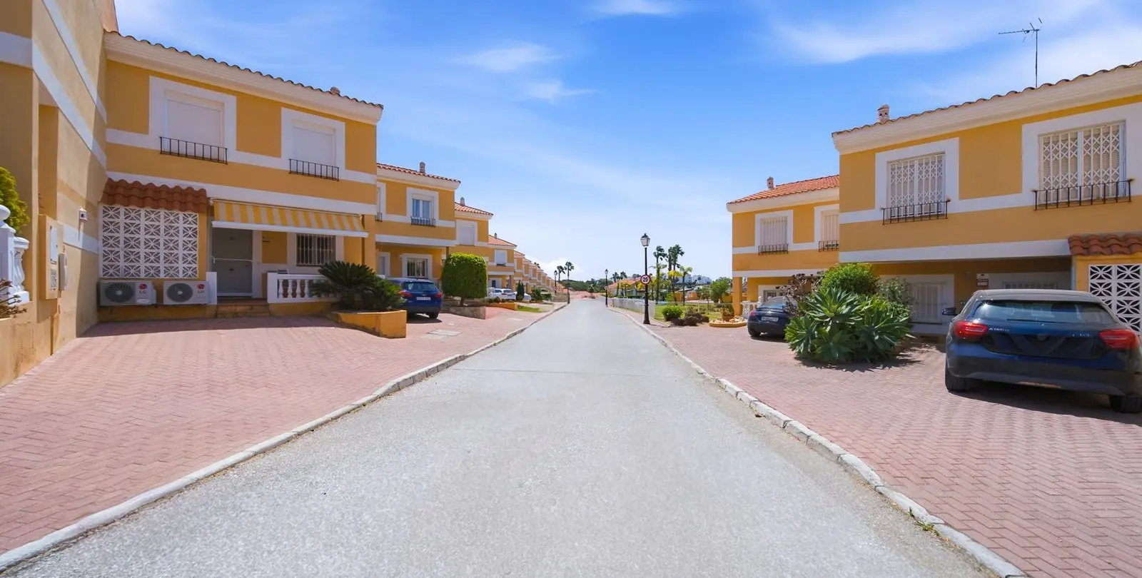 Venta de adosado en La Duquesa 36
