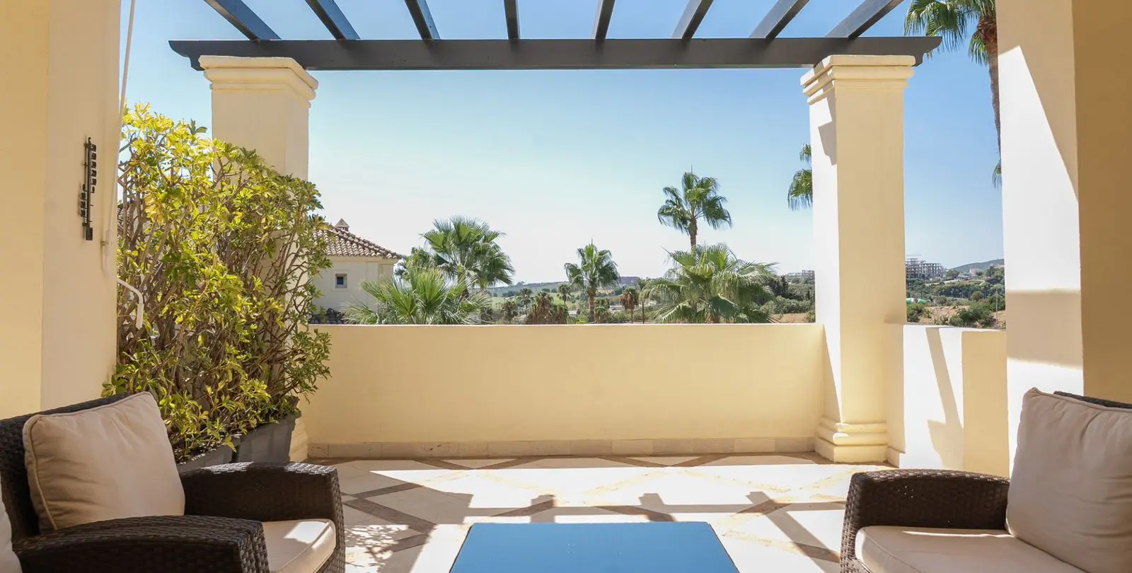 Venta de apartamento en planta media en Casares 1