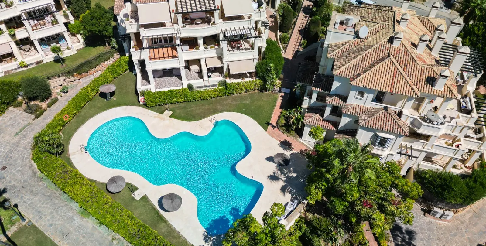 Venta de apartamento en planta media en Casares 2