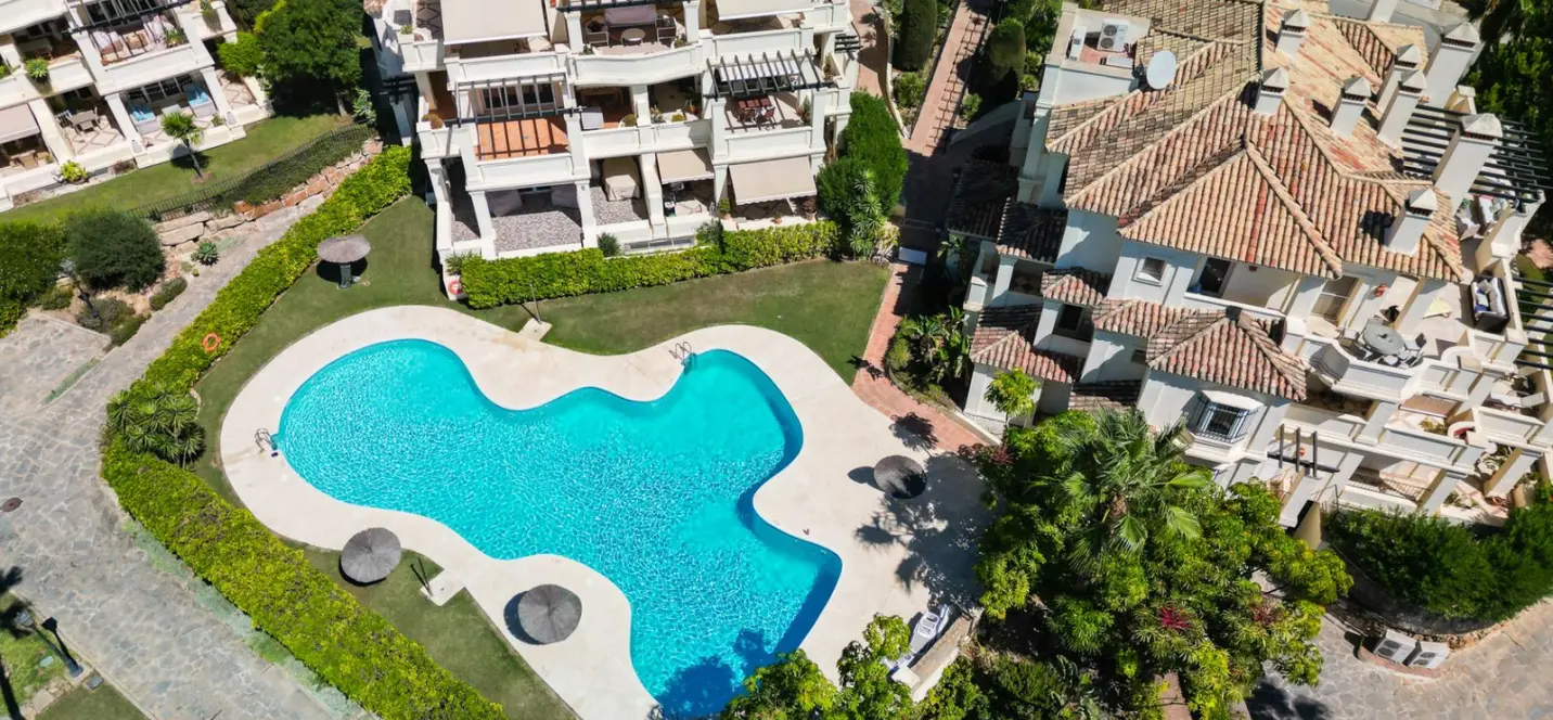 Venta de apartamento en planta media en Casares 1